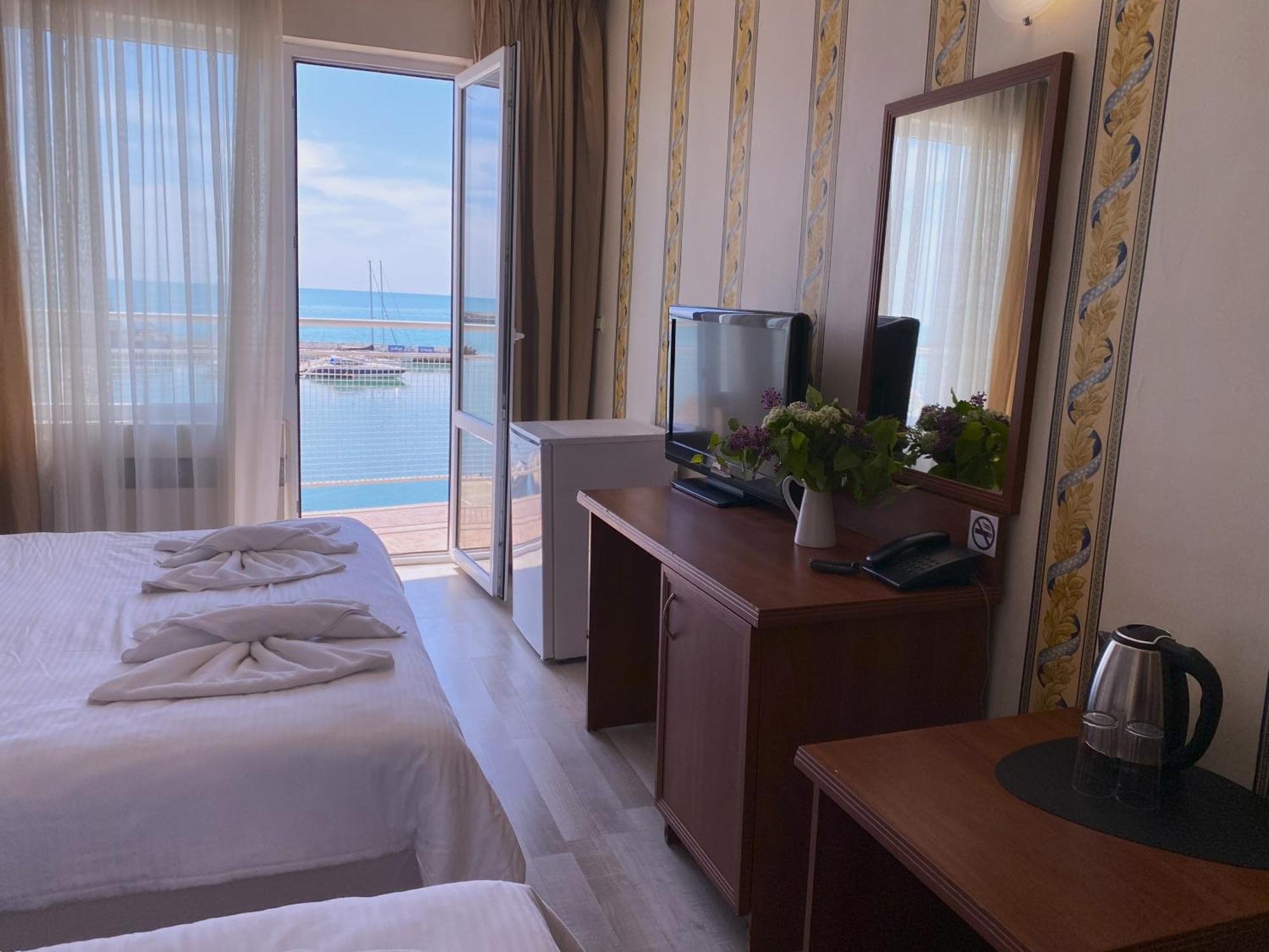 Lotos Hotel Балчик Екстер'єр фото
