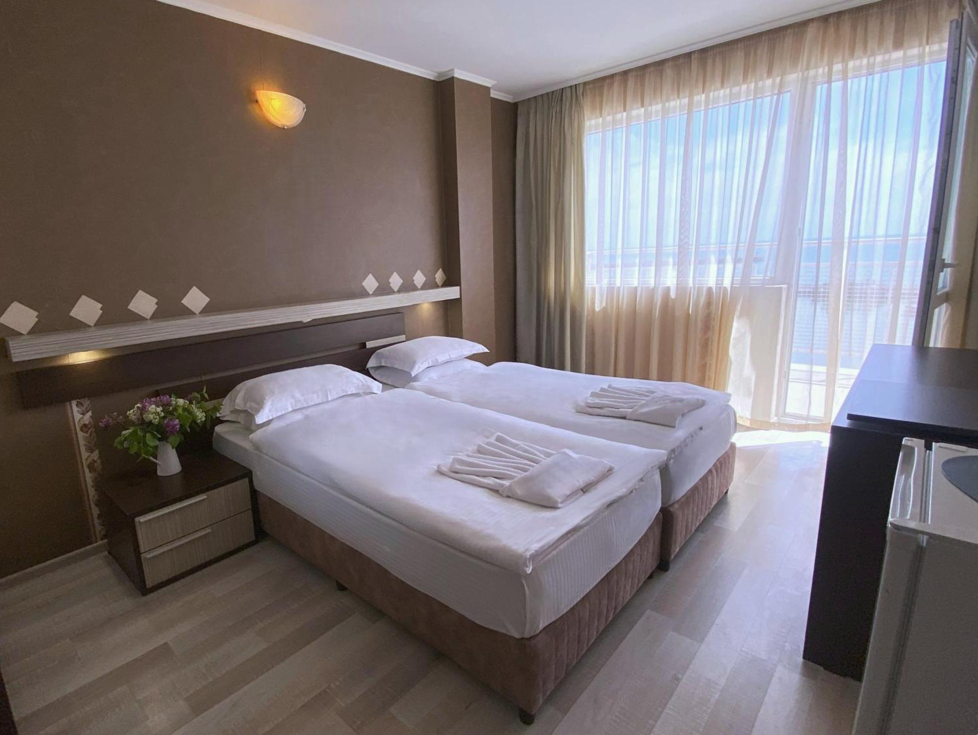 Lotos Hotel Балчик Екстер'єр фото